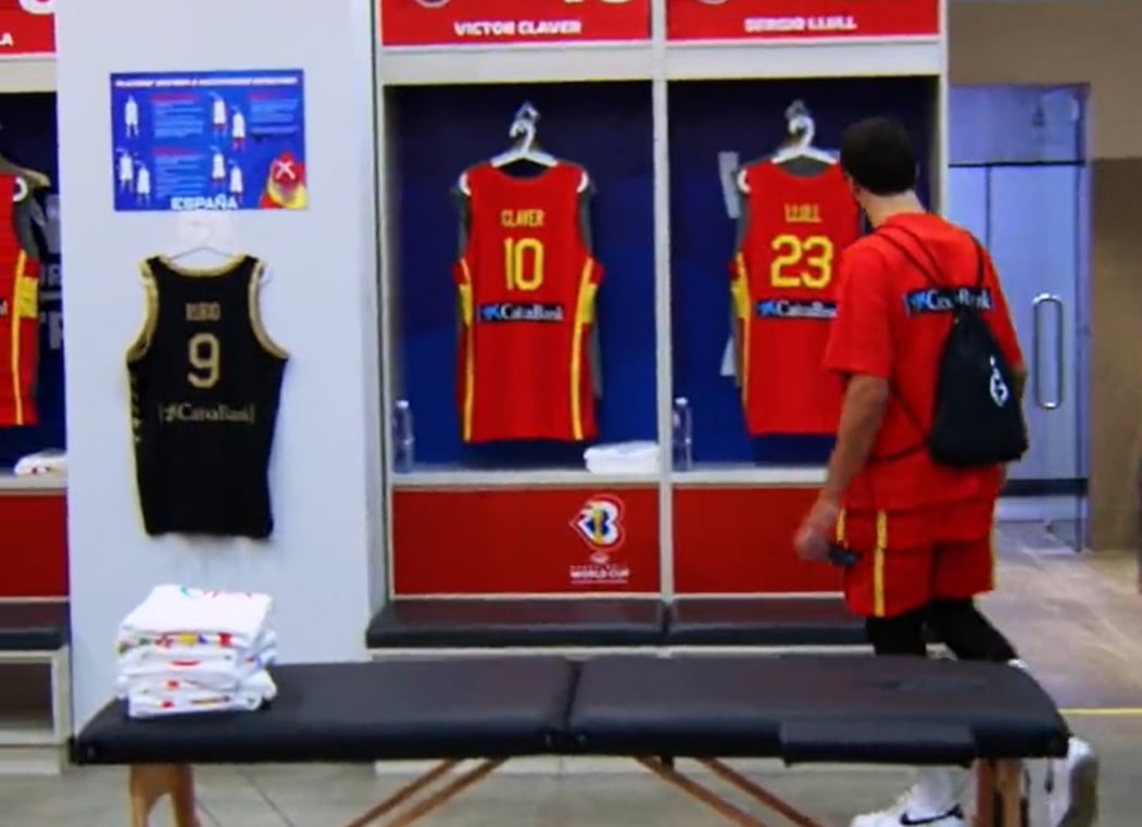 Camiseta de Ricky Rubio en el vestuario de la Selección