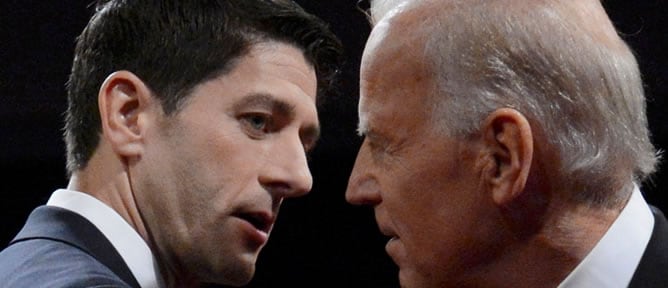 Joe Biden y Paul Ryan durante el debate electoral