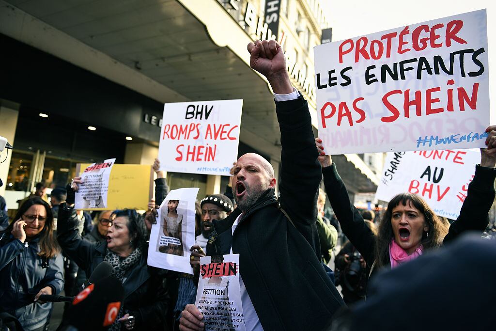 Protesta contra la inauguración de Shein en el BHV de París