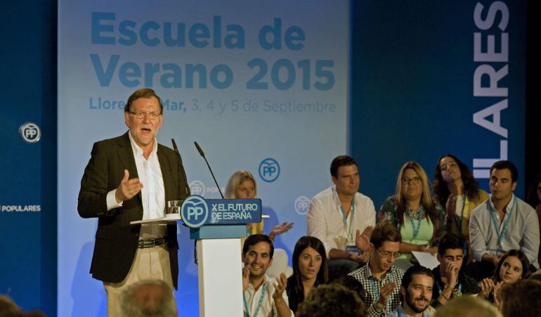 El presidente del Gobierno y del PP, Mariano Rajoy, durante su intervención en la clausura de la escuela de verano de su partido en Lloret de Mar. 