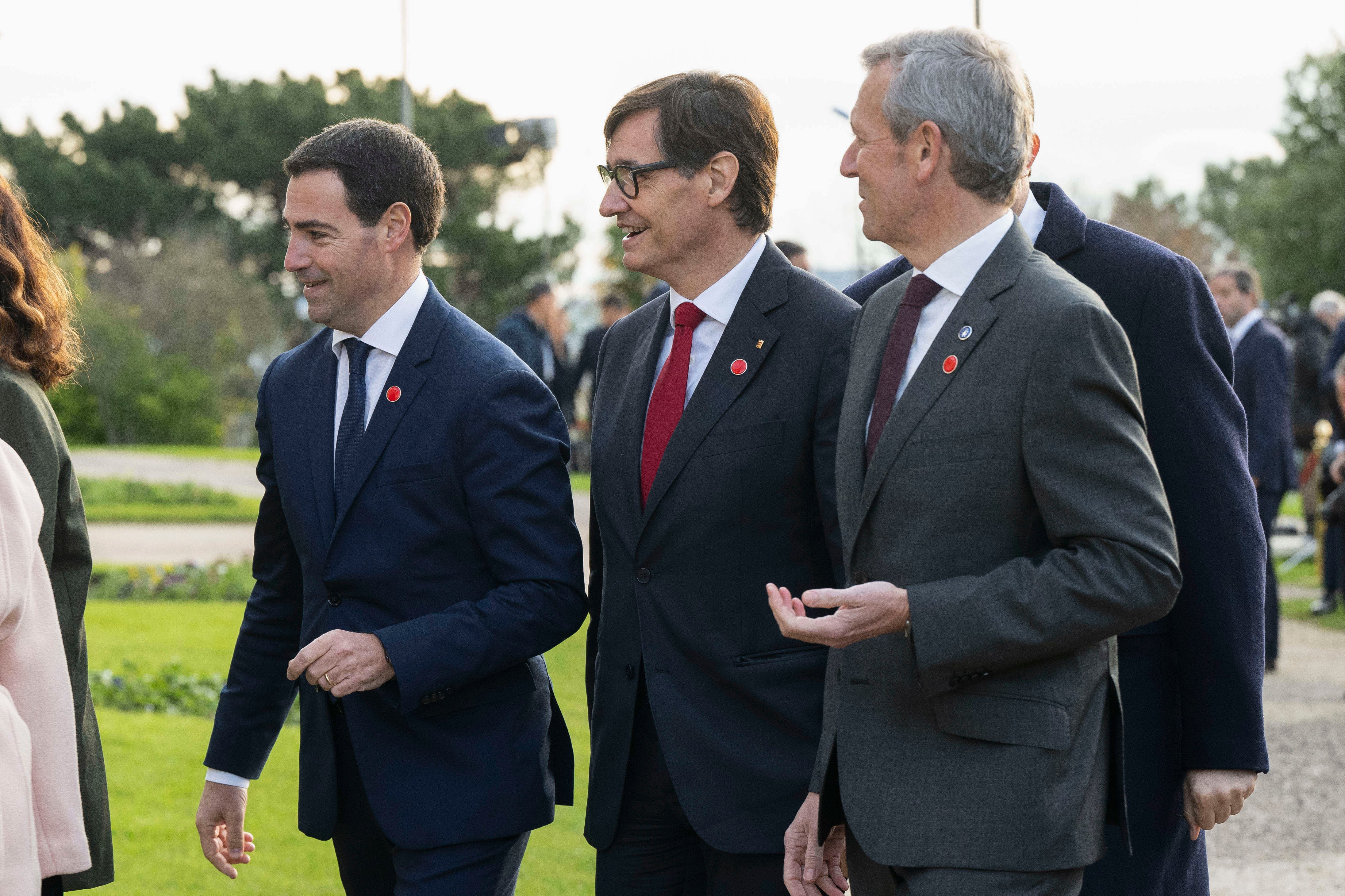 SANTANDER, 13/12/2024.- El lehendakari, Imanol Pradales, el presidente de la Generalitat de Catalunya, Salvador Illa y el presidente de la Xunta, Alfonso Rueda (i a d), a su llegada al Palacio de la Magdalena de Santander para la XXVII Conferencia de Presidentes que se celebra este viernes. EFE/ ROMÁN G. AGUILERA
