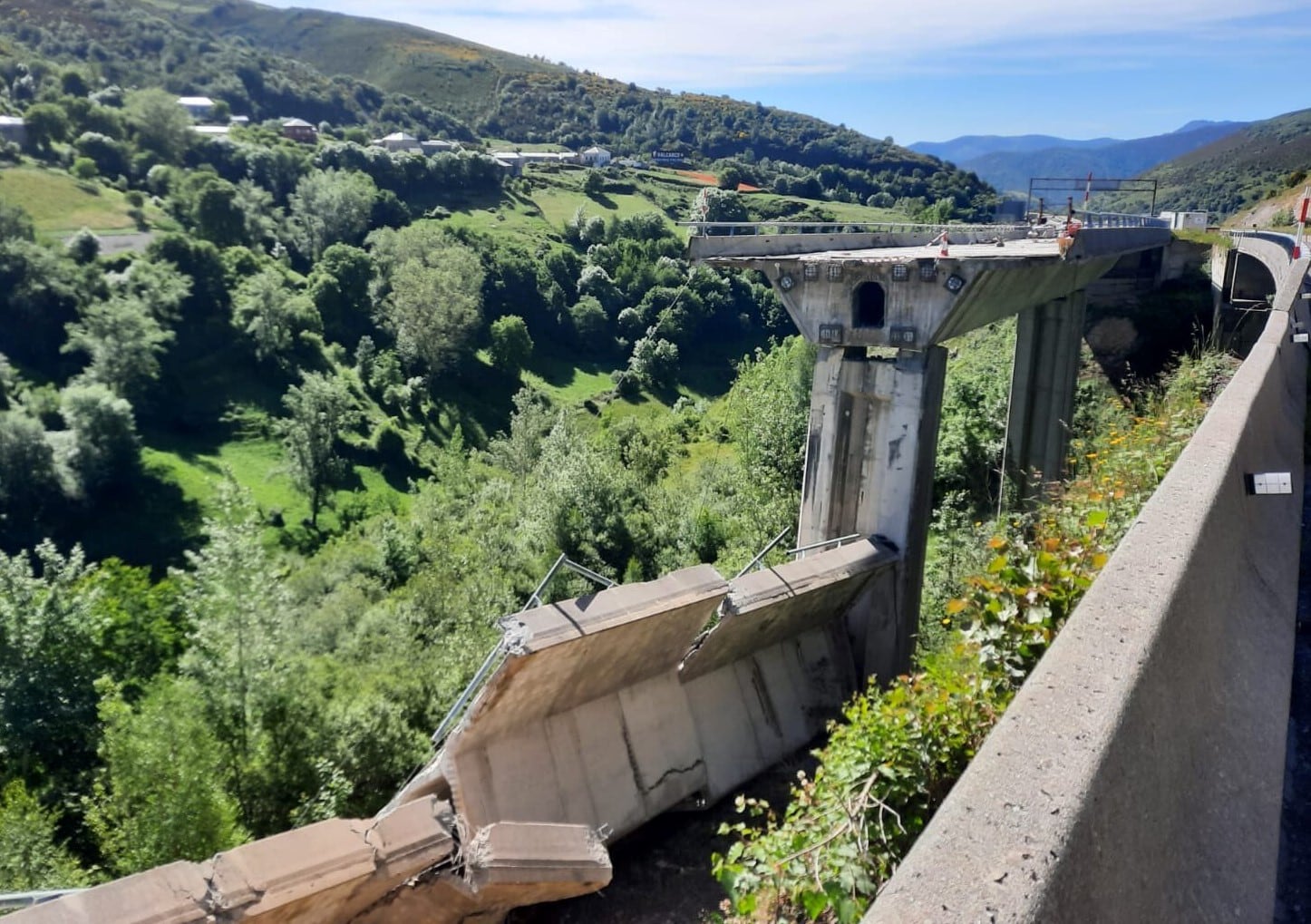 Estado en que ha quedado el viaducto del Castro