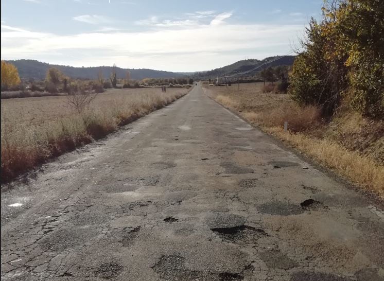 Imagen de un tramo de la carretera A-125, entre Ayerbe y Ardisa