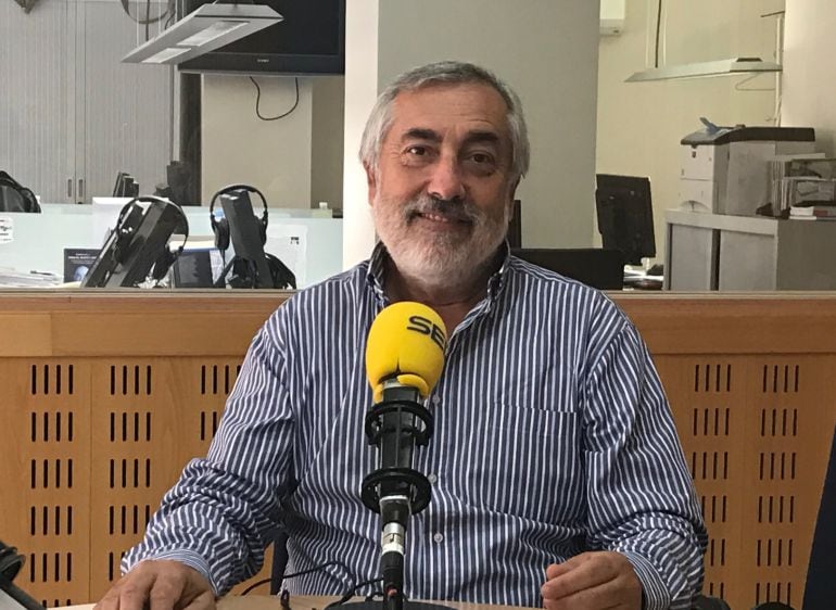 El regidor, Cristóbal Sánchez, durant l'entrevista a RàdioGirona