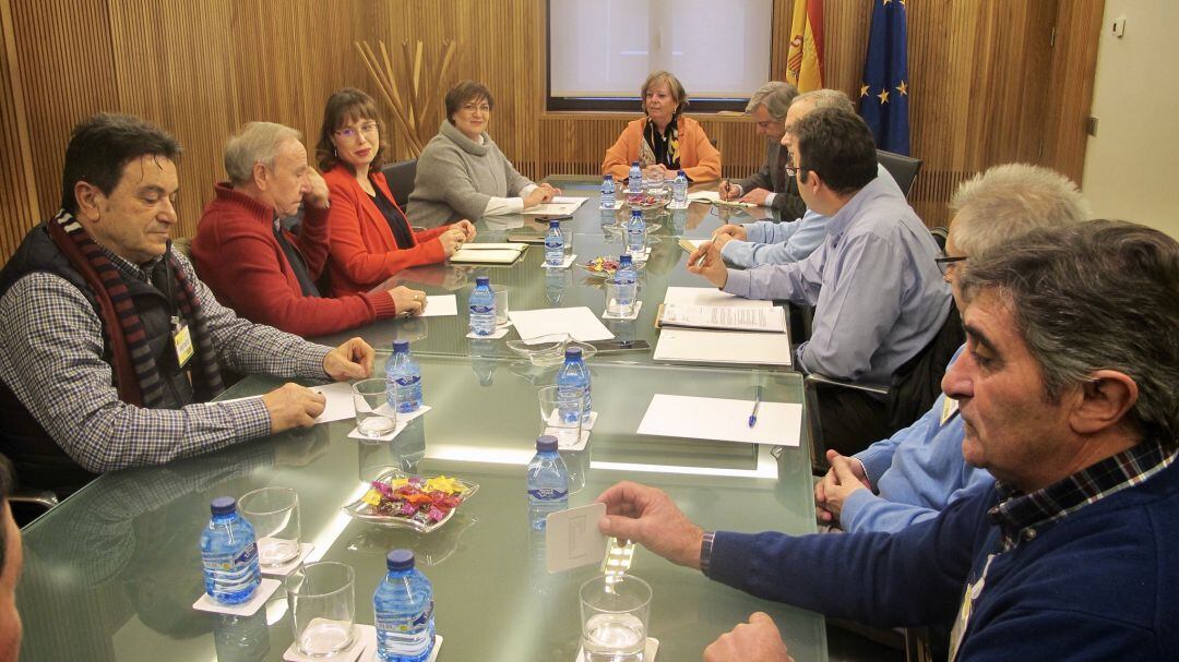 Alcaldes de la comarca durante la reunión sobre la Senda del Duero