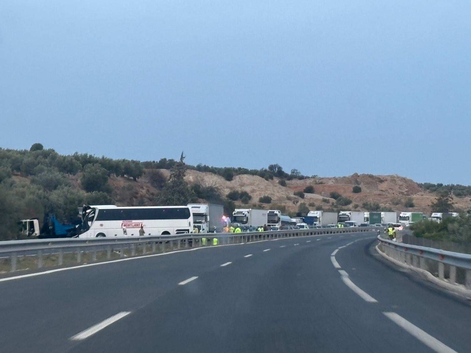 Accidente en la A-44 a la altura de La Guardia.