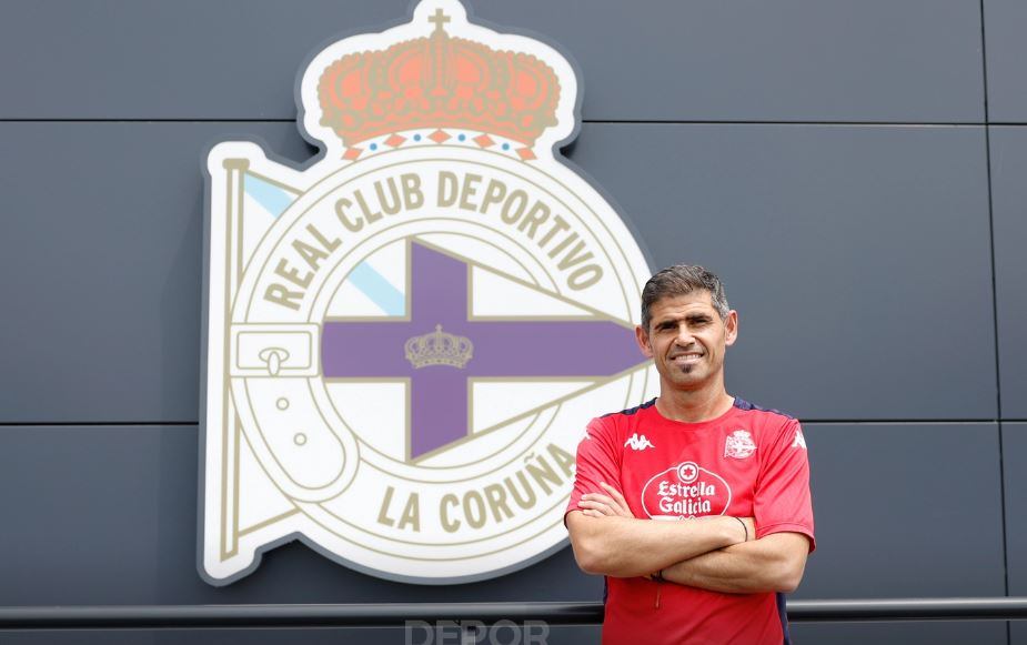 Hidalgo ha sido presentado como entrenador del Deportivo de La Coruña