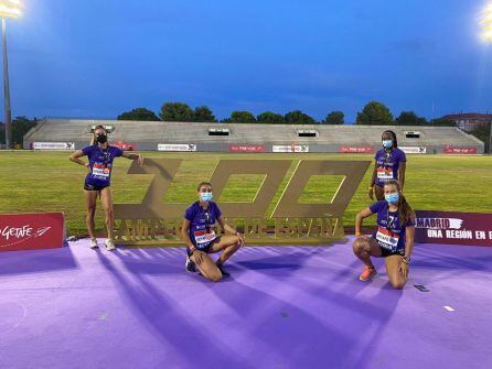 Las ribereñas Mara Arranz (izq) y Alba Lázaro (abajo, izq) lucen sus medallas de bronce junto a sus compañeras Olga Macias y Wilvely Santana