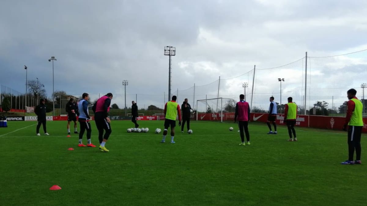 José Alberto dirige el entrenamiento del Sporting