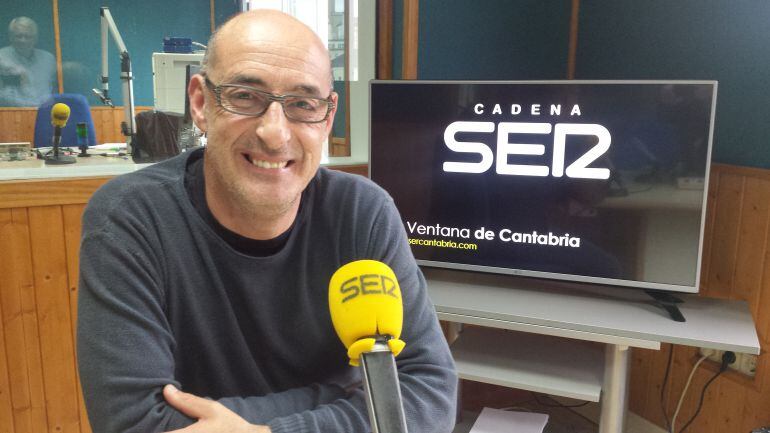 Félix Alvarez en los estudios de la Ventana de Cantabria 