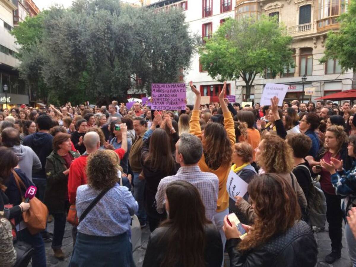 Un millar de personas se concentra en Palma contra la sentencia de "La Manada"