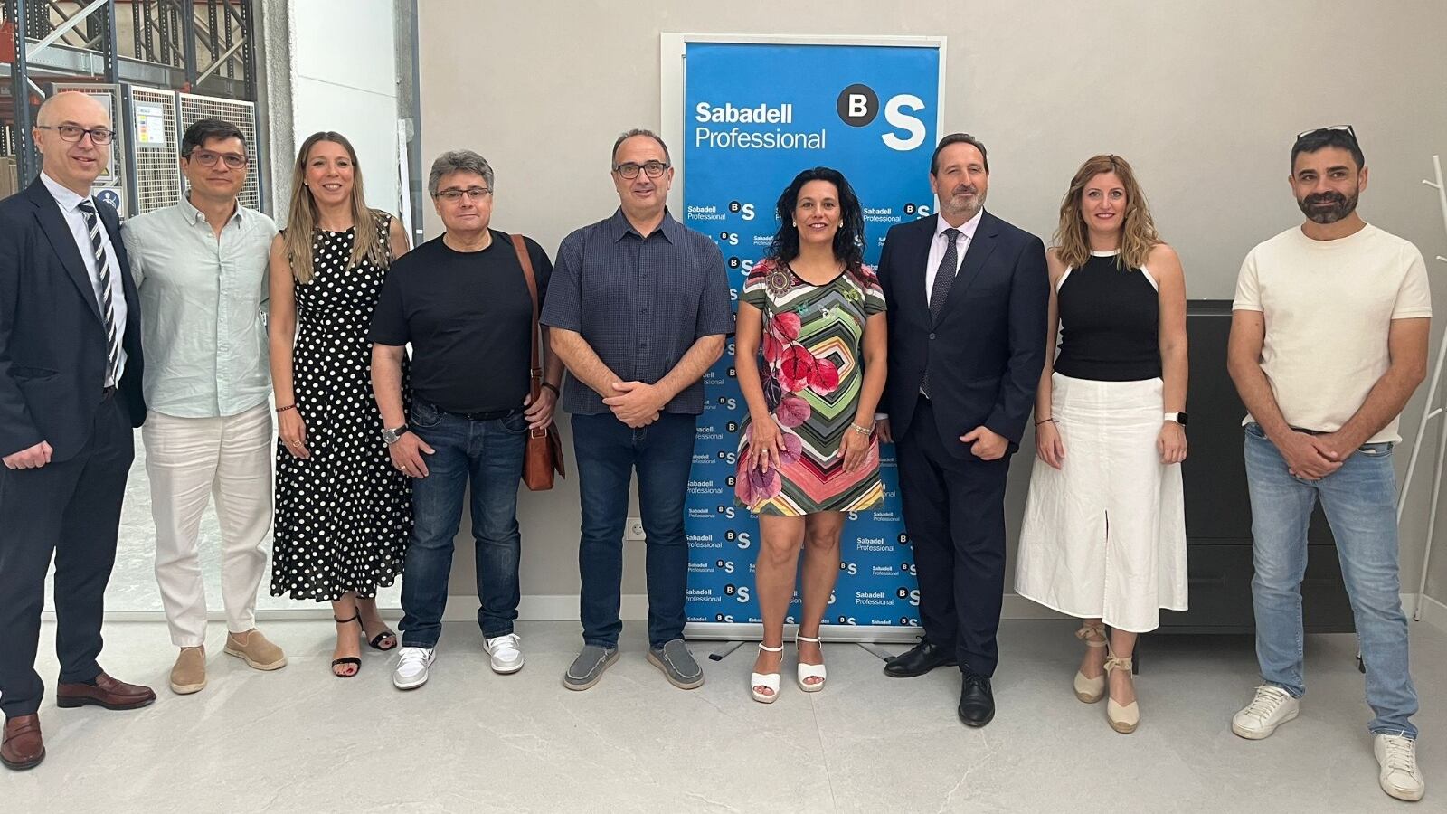 Firma del convenio entre el Ayuntamiento de Monóvar, el Banco Sabadell y la EGM del polígono El Pastoret