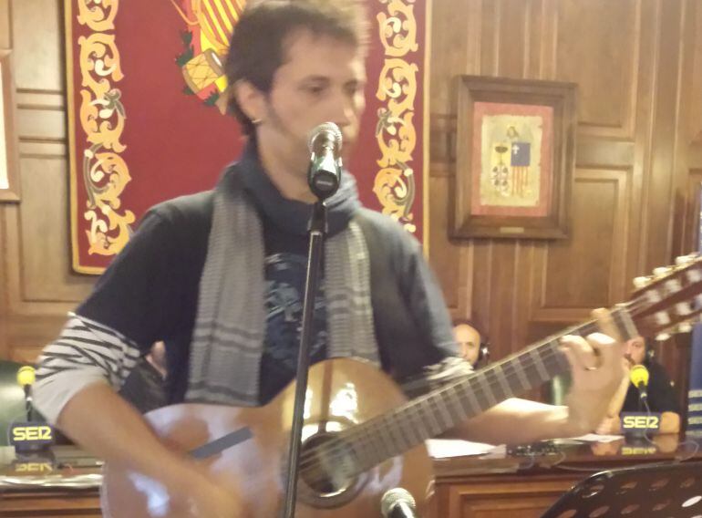 David Angulo ha puesto la nota de humor con sus versiones musicales