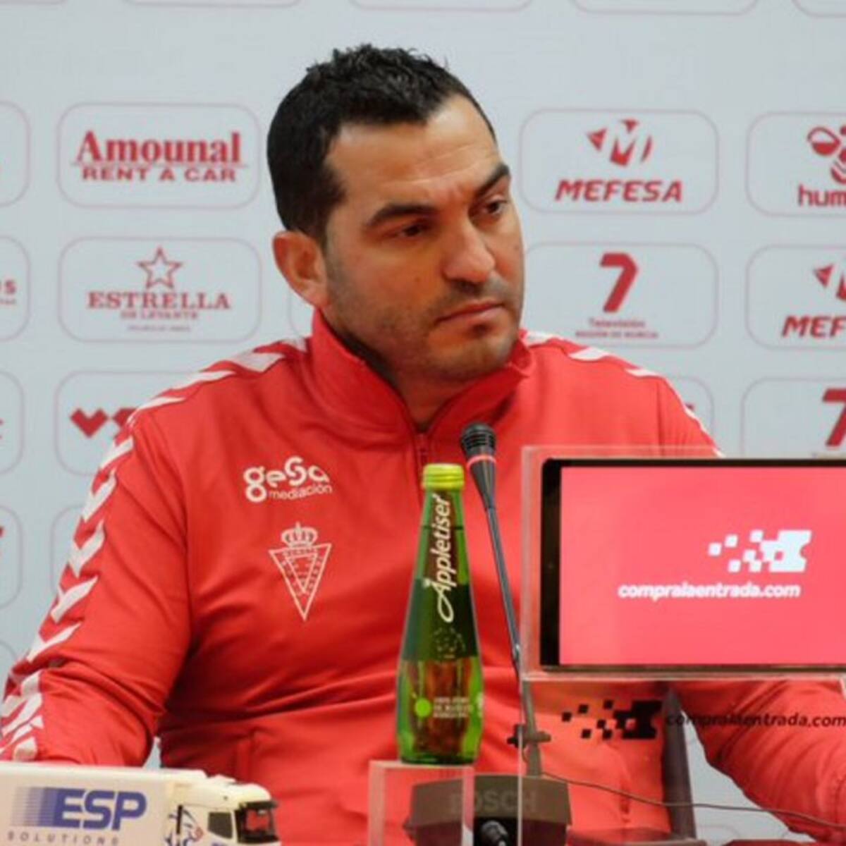 Adrián Hernández: "El equipo no está preparado para mirar a cuatro o cinco semanas vista"