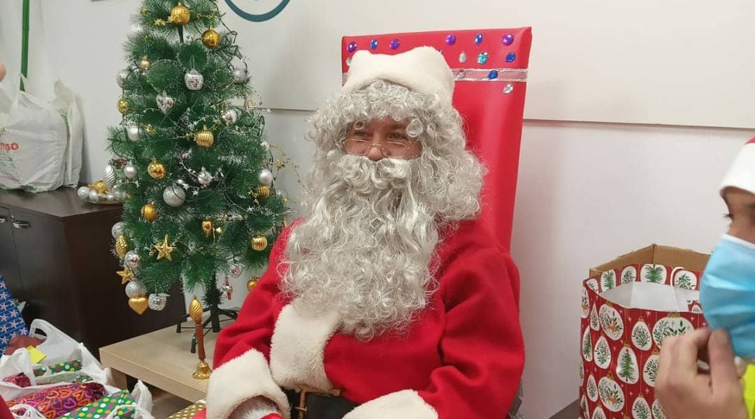 Papá Noel se acerca a Sanse para visitar AMACOVID y a todos los niños que quieran acercarse