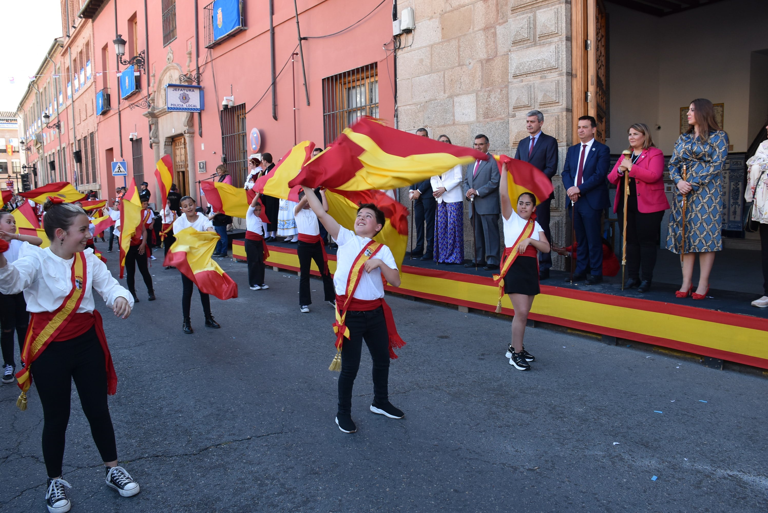 La alcaldesa presidiendo el cortejo de Las Mondas