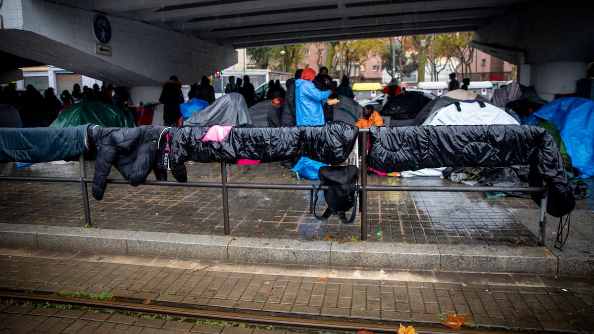 La portaveu de Càritas, sobre el desallotjament dels migrants de Badalona: "Estan destrossats anímicament"