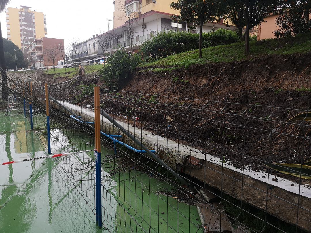 Caída de un muro de contención en Algeciras.