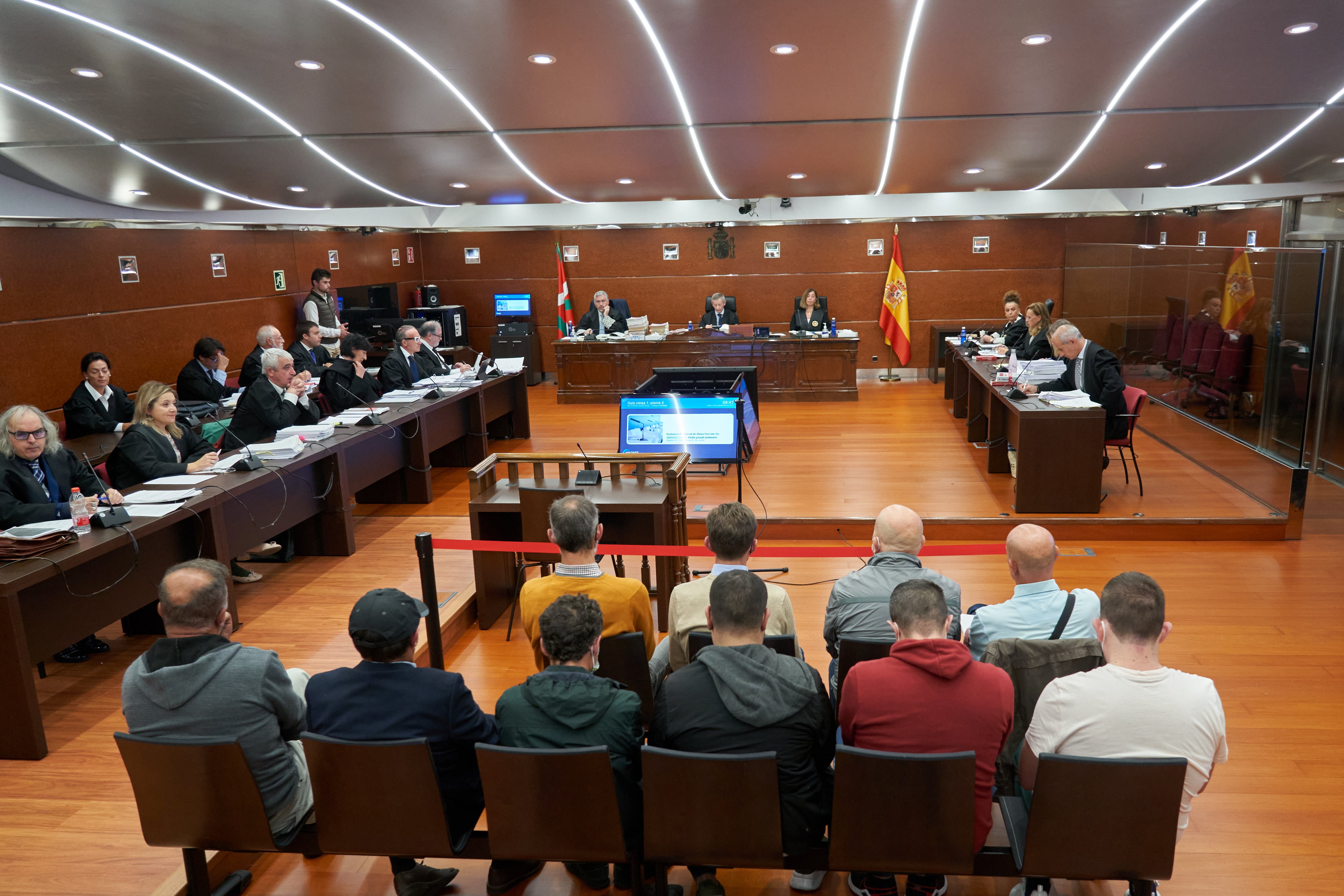 La Audiencia Provincial de Álava acogió el juicio contra diez personas acusadas de pagar por tener sexo con menores tutelados de la Diputación alavesa  EFE/L. Rico