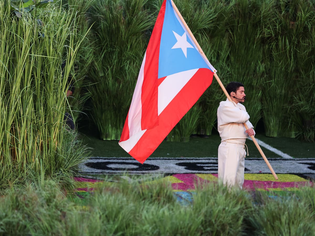 Un día en la vida de un arbusto de la Super Bowl de Bad Bunny
