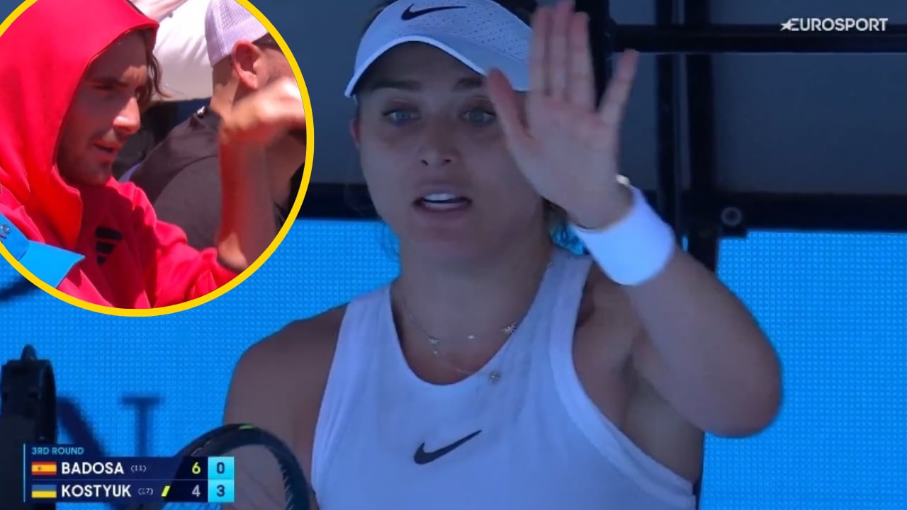 Aspavientos de Paula Badosa durante una pausa de su eliminatoria ante Marta Kostyuk