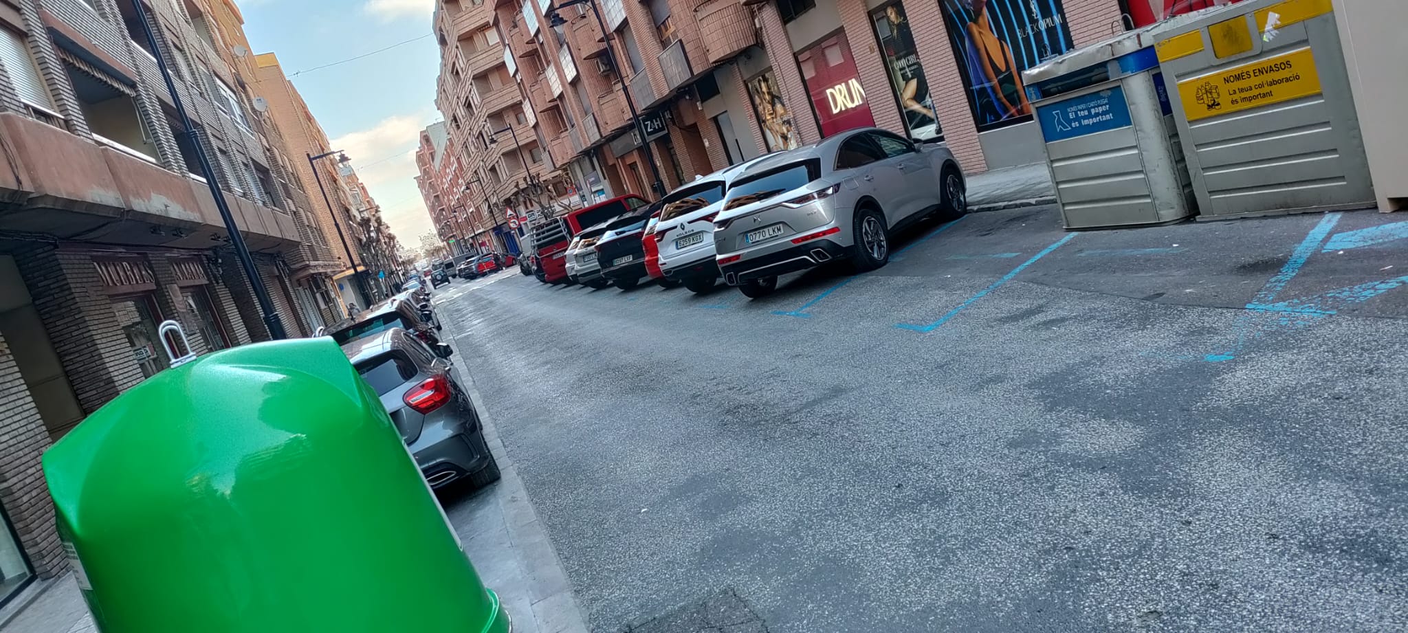 Un dels trams que es reasfaltarà és aquest a Martínez Valls