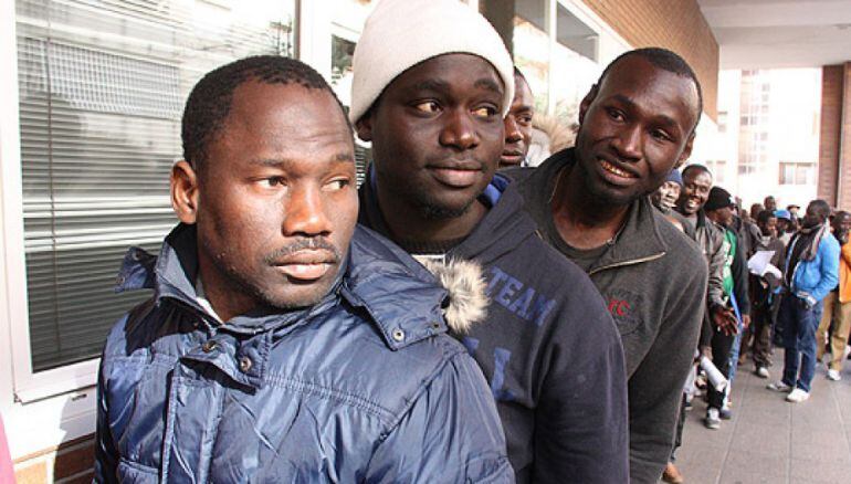 De falsejar passaport a falsejar nòmines.