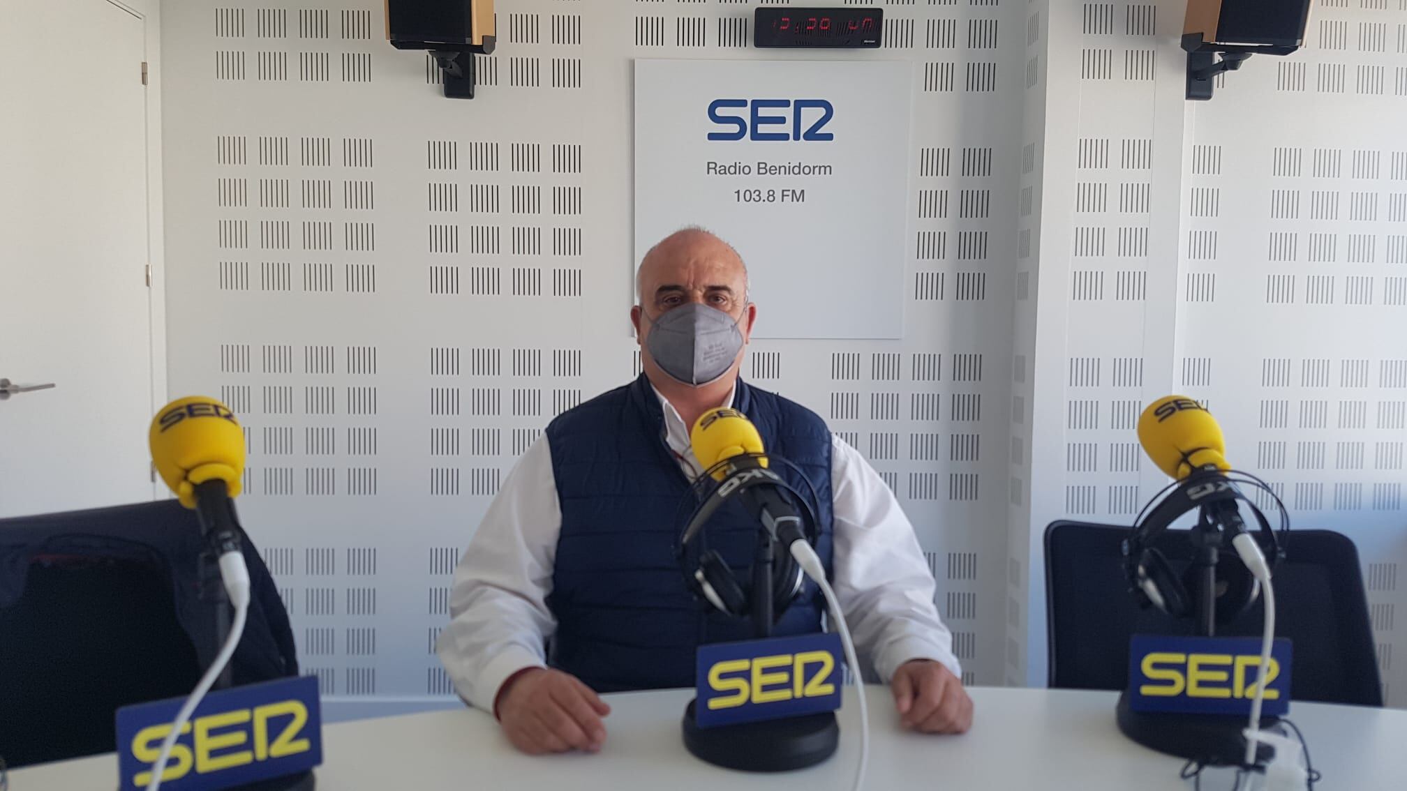 El alcalde de Callosa, Andrés Molina, en los estudios de Radio Benidorm