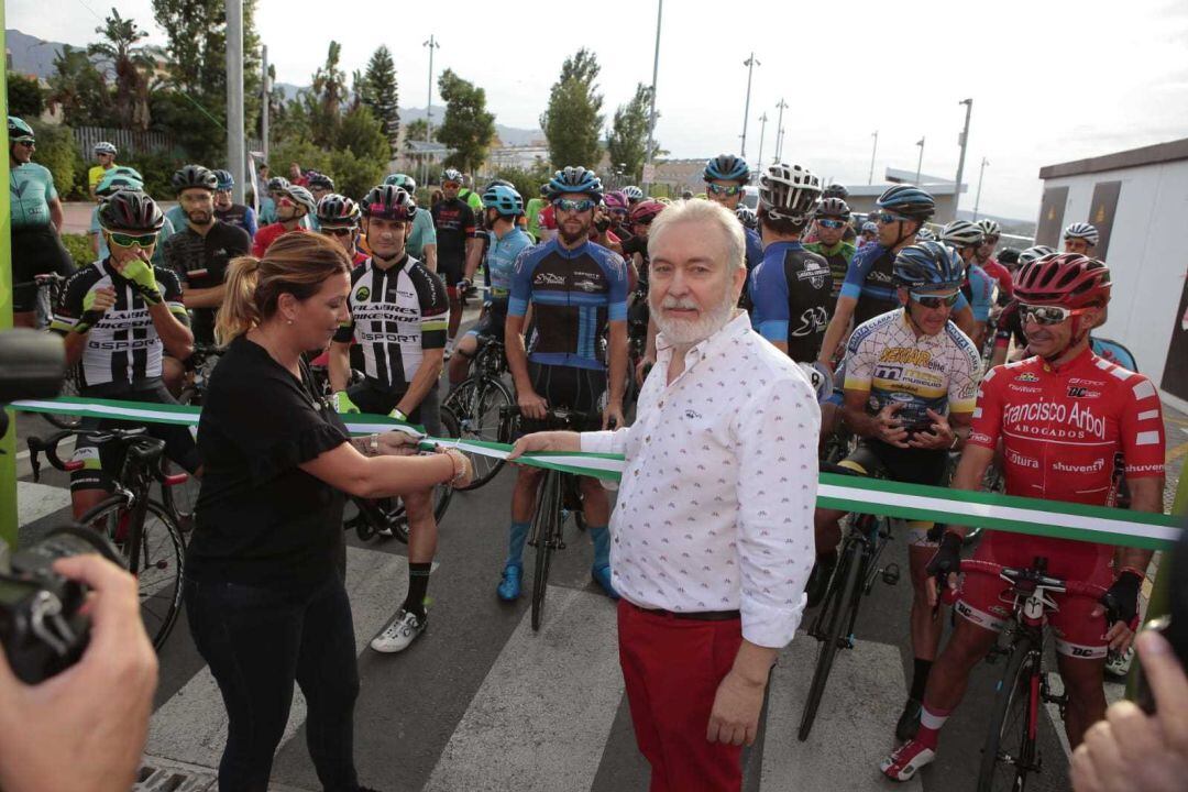 La alcaldesa de Benahadux con el presidente de la Mancomunidad.