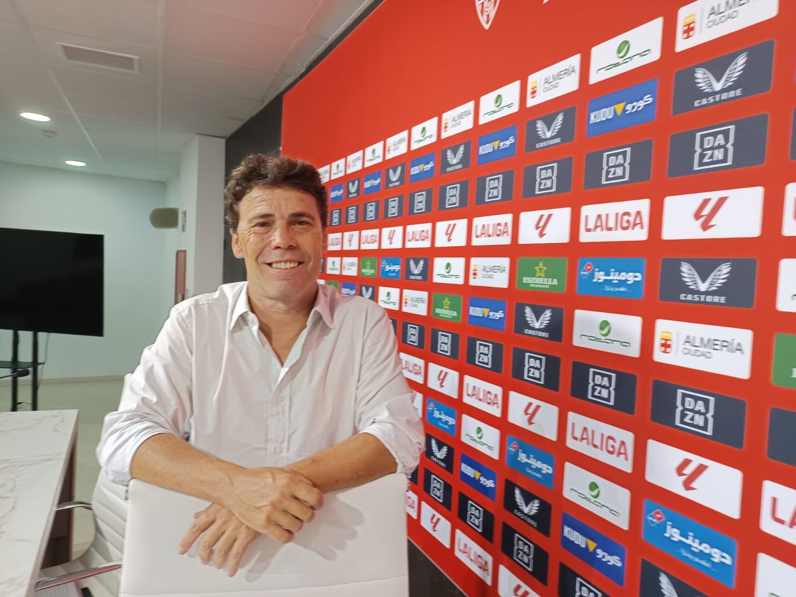 Rubi posa para LA VOZ al final de la rueda de prensa celebrada en la sala de conferencias del Estadio de los Juegos Mediterráneos antes de irse de vacaciones.