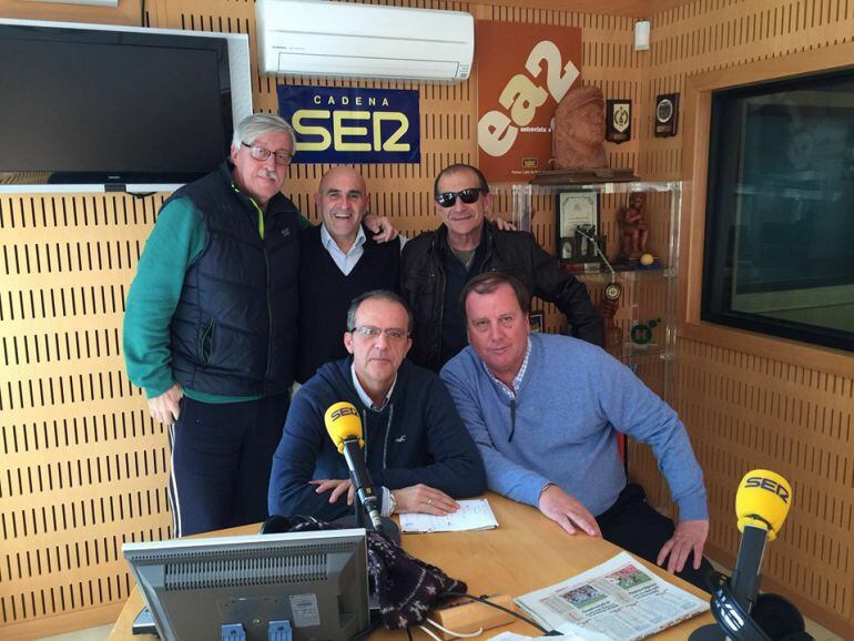 Los contertulios tras la emsión.