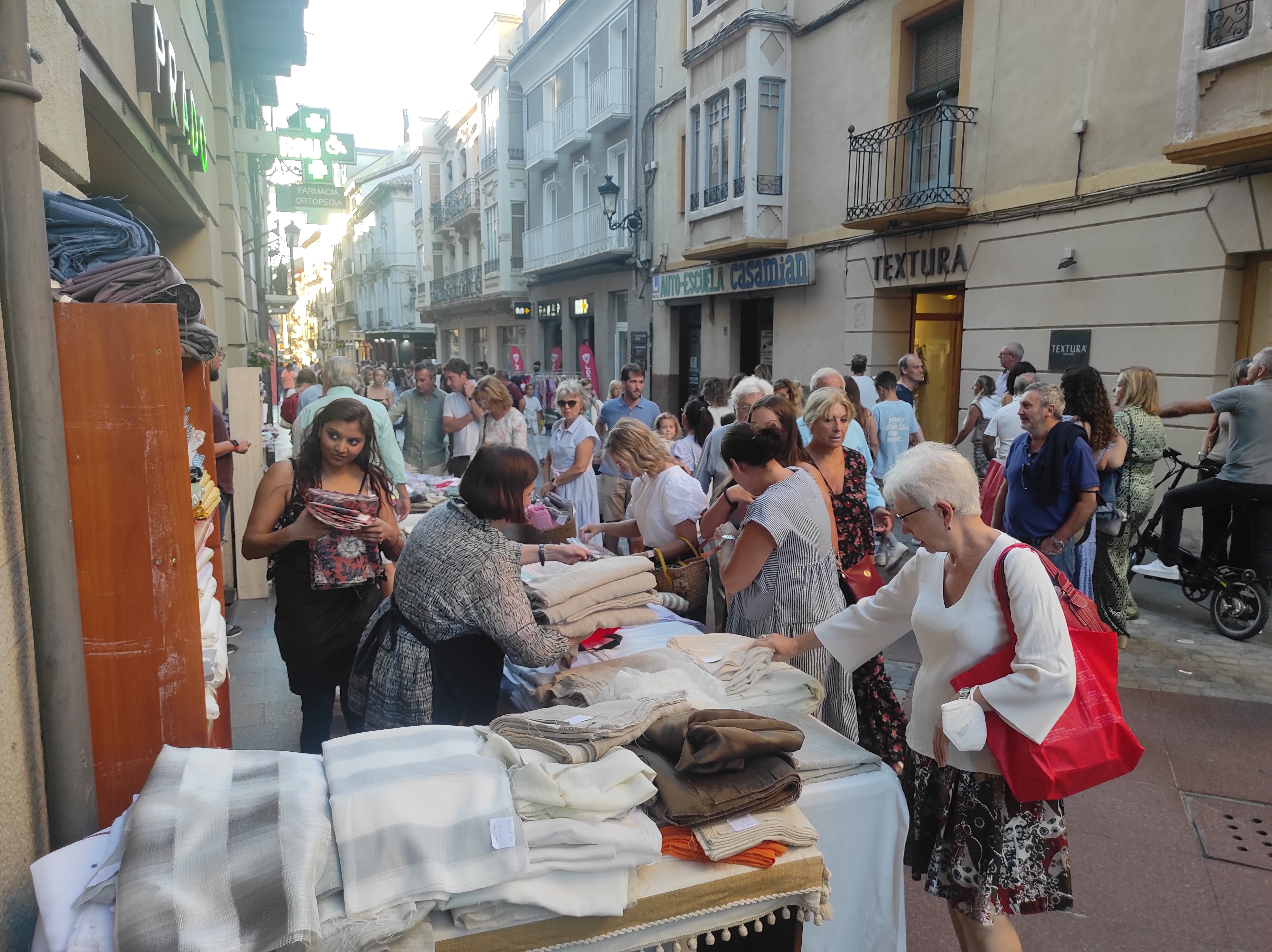 Fiesta del comercio en la Calle de Jaca