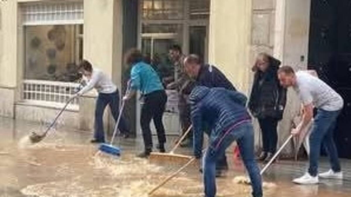 La tromba de agua fue la responsable del colapso de un sumidero de la calle Burgos