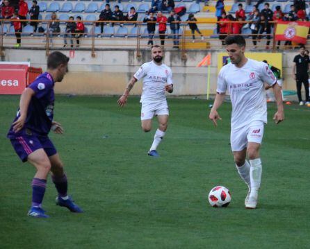 Jorge Ortiz encarando al joven Sergio Carreira