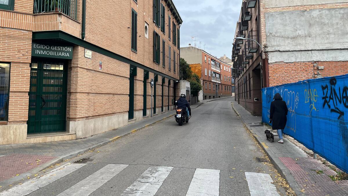 María Jesús Pérez Campos, concejala de Servicios a la Ciudad de Pinto, habla sobre las obras de la calle Edmundo Méric.