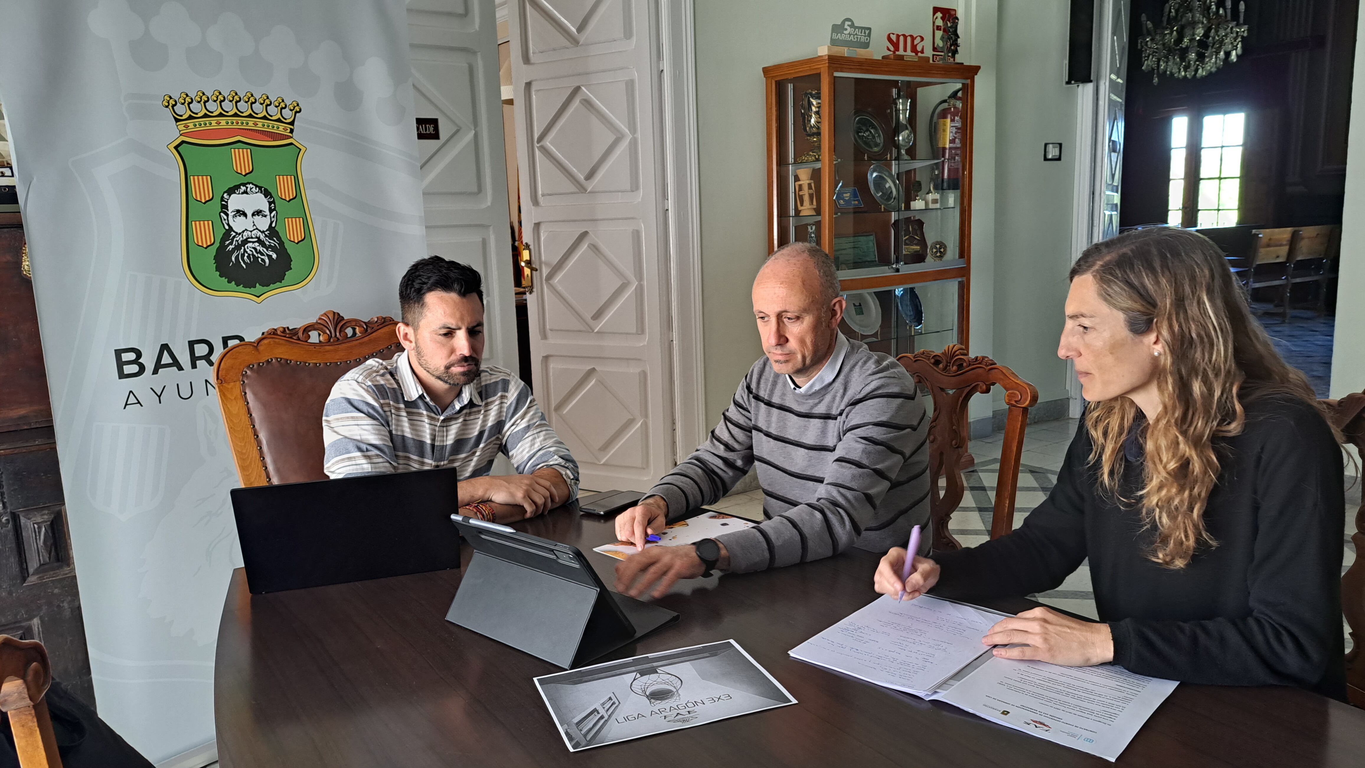 Reunión preparatoria de la jornada de baloncesto 3x3. Foto: Ayuntamiento de Barbastro