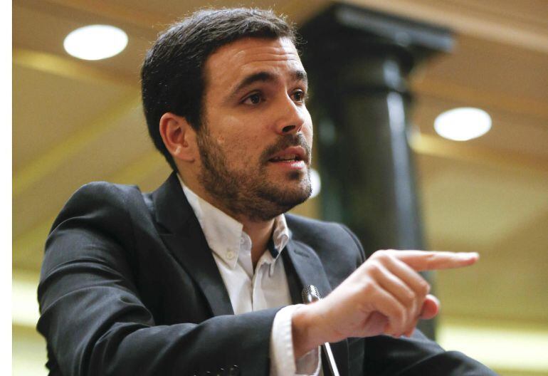 GRA008 MADRID, 21/01/2015.- El diputado de la Izquierda Plural Alberto Garzón, durante su intervención en la sesión de control al Ejecutivo celebrada hoy el Congreso de los Diputados, donde ha preguntado al presidente del Gobierno, Mariano Rajoy, sobre cu