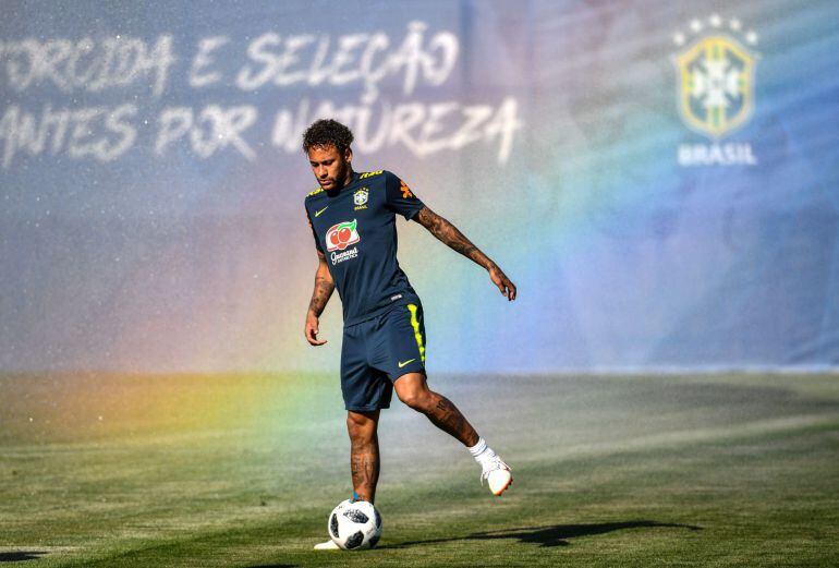 Neymar entrena en Sochi.