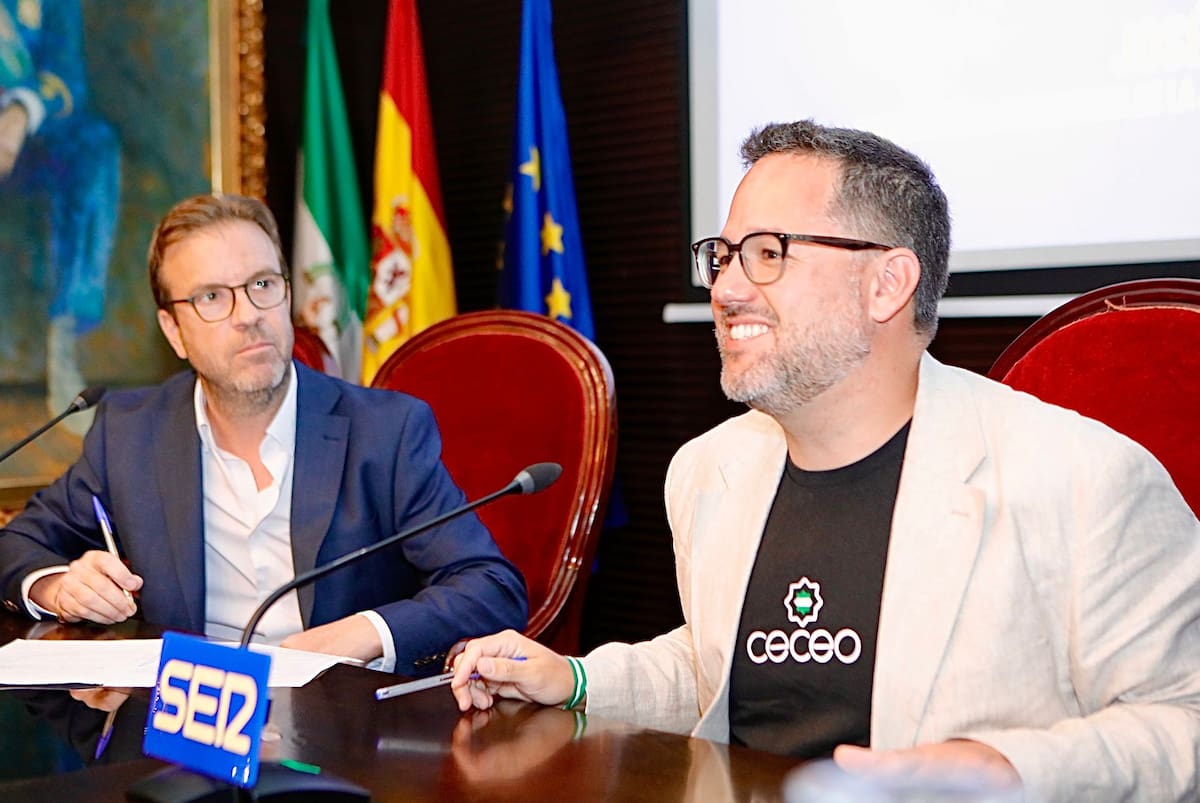 El salón de actos de la Cámara de Comercio de Sevilla ha acogido el Encuentro SER protagonizado por el candidato de Adelante Andalucía a la presidencia de la Junta, José Ignacio García