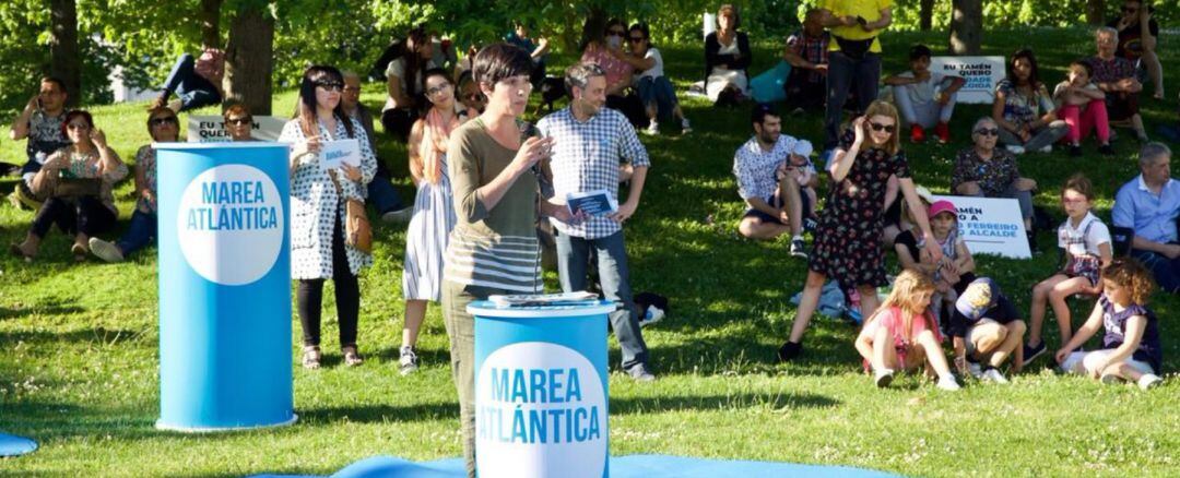 Claudia Delso, concelleira de Participación, en un mítin de la Marea