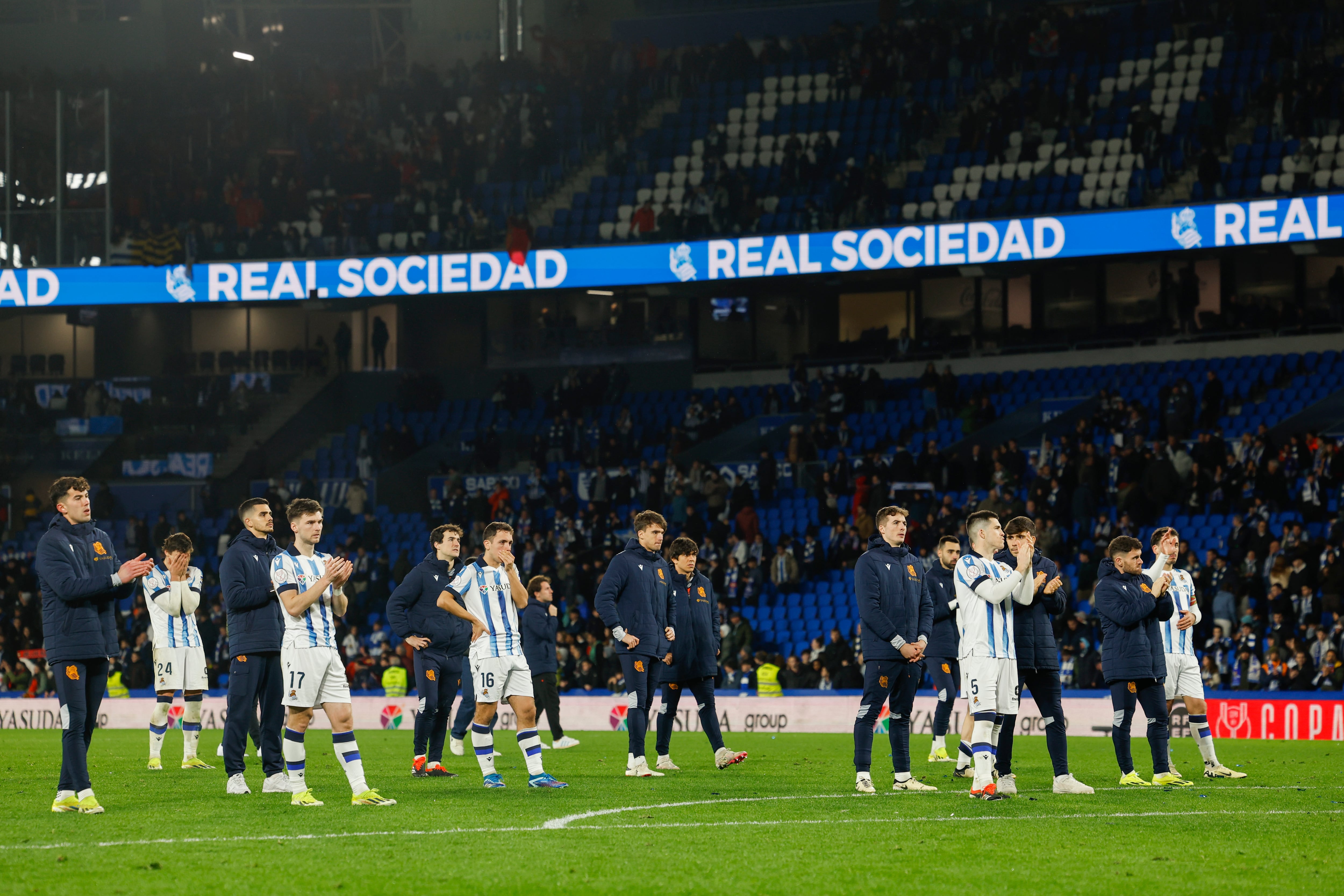 Los jugadores de la Real Sociedad tras el partido de vuelta de las semifinales de la Copa del Rey frente al RCD Mallorca