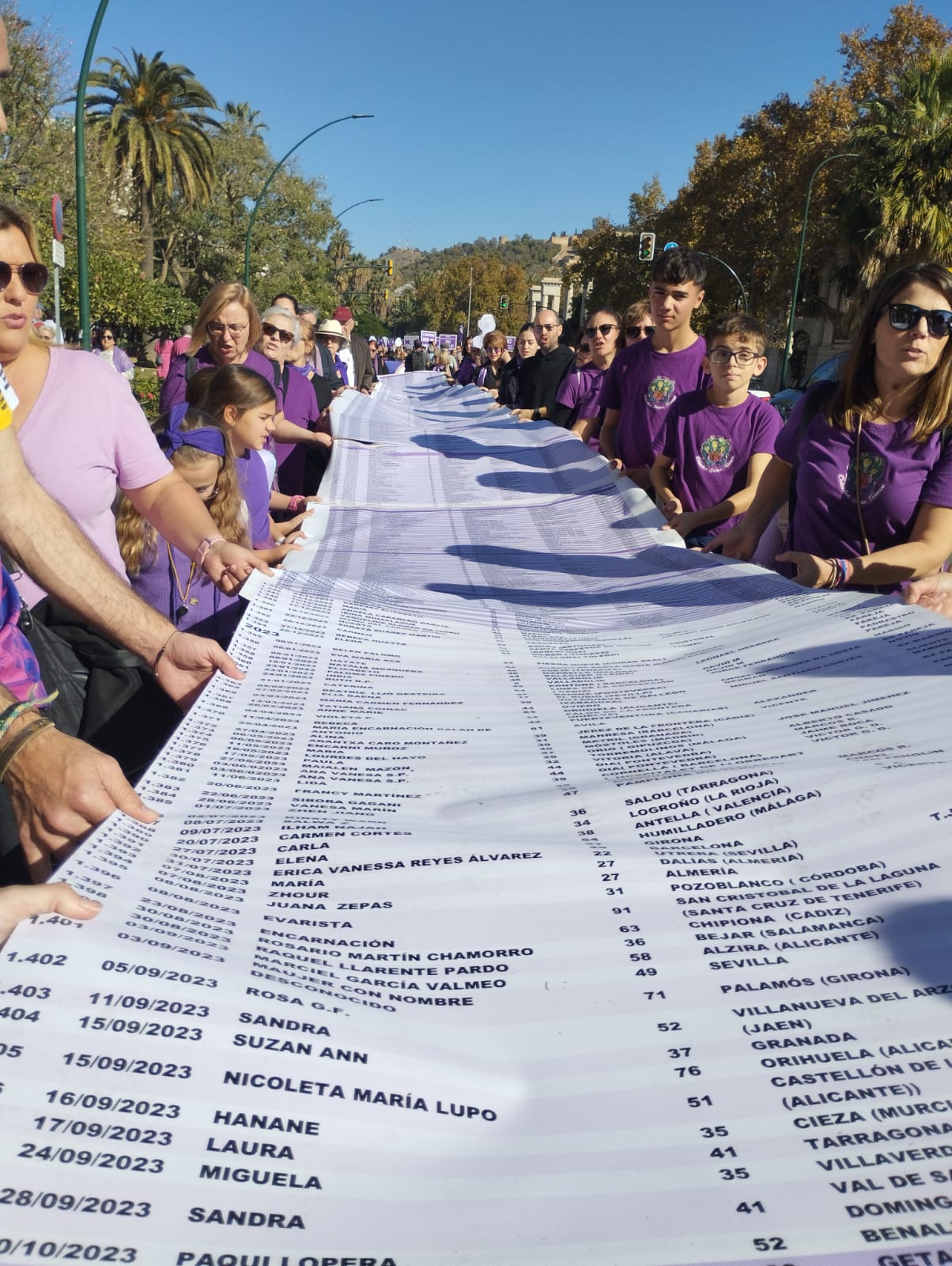 En la manifestación de l 25 N de 2023 el listado de las más de 1.200 mujeres asesinadas por violencia machista en España desde 2003