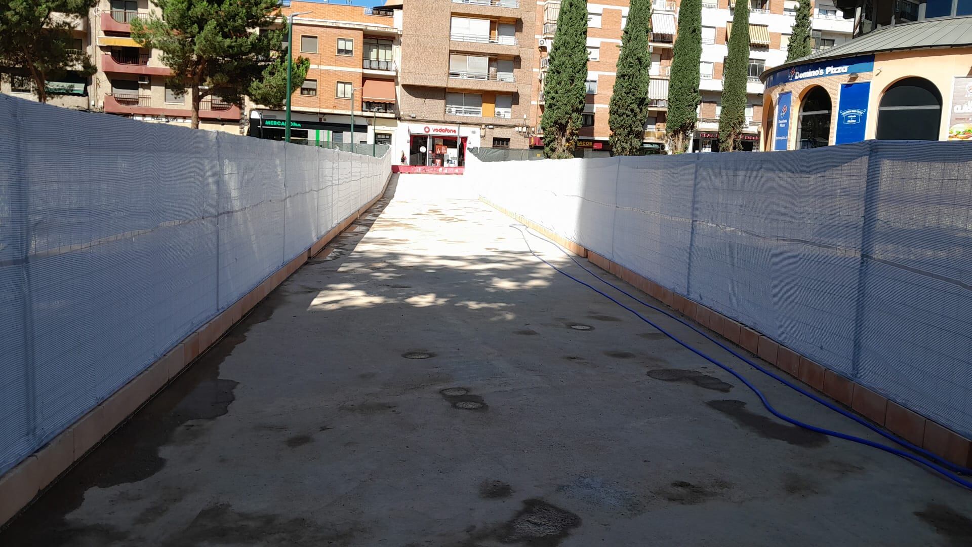 Pasarela peatonal entre las obras del Paseo de Puertollano