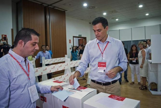 El nuevo líder del PSOE, Pedro Sánchez, durante el proceso de votación