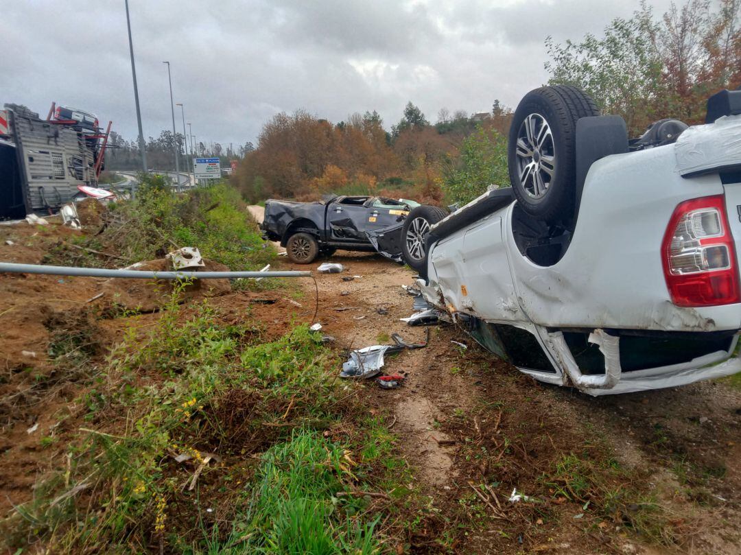 Los dos coches que salieron despedidos