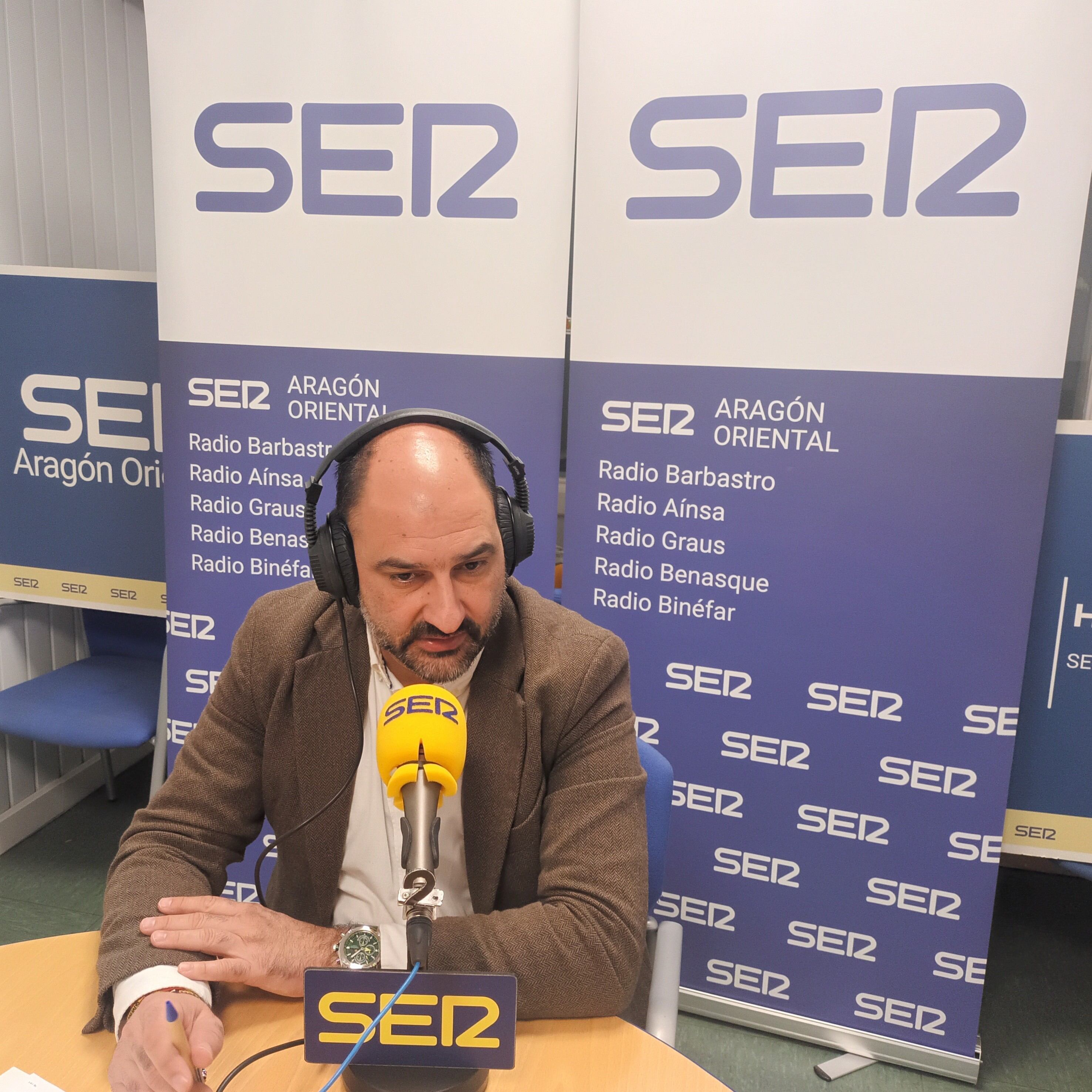 Fernando Torres en los estudios de Ser Aragón Oriental