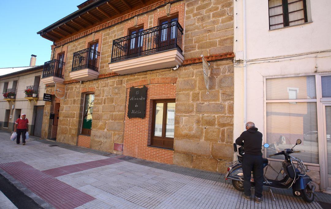 Fotografía de archivo de la Casa rural &#039;El Almendro de María&#039;, situada en León