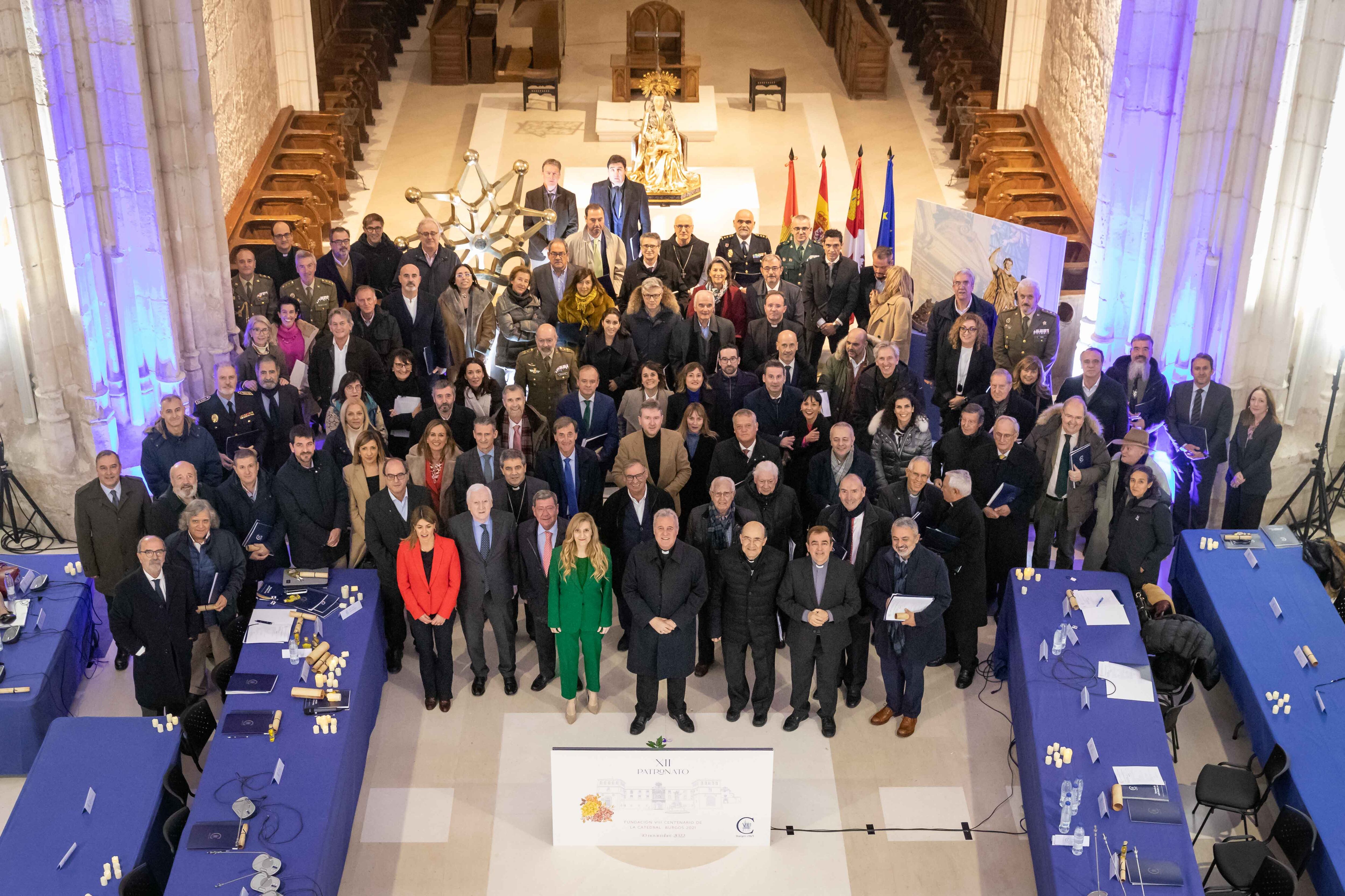 Foto de familia de los patronos de la Fundación VIII Centenario de la Catedral