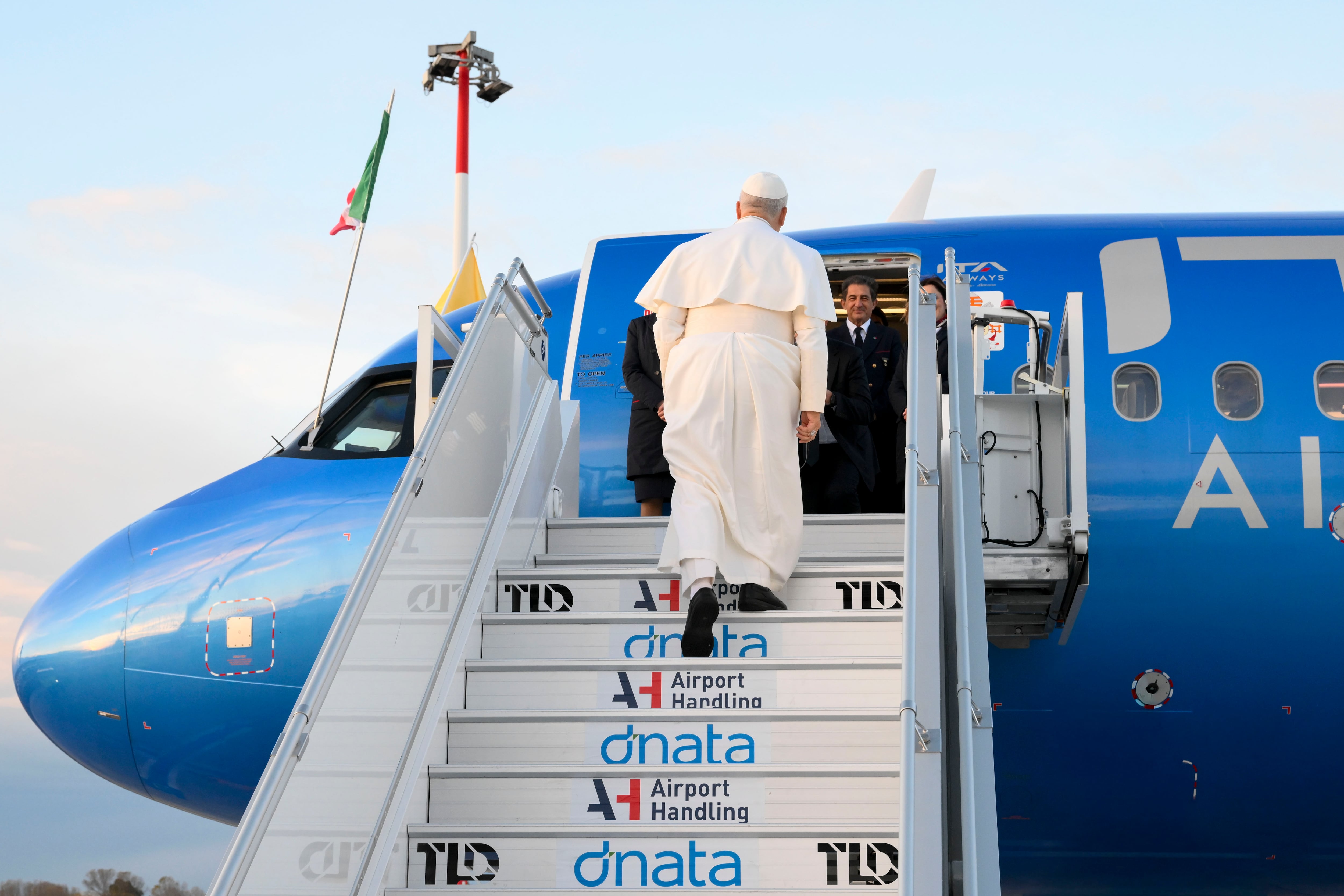 El papa León XIV emprende su primer viaje internacional a Turquía y Líbano