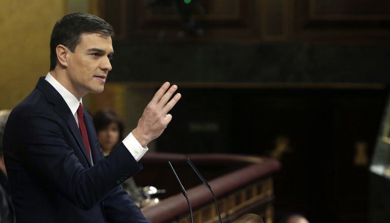 El secretario general del PSOE, Pedro Sánchez, durante su intervención en la primera jornada de la sesión de su investidura en el Congreso de los Diputados